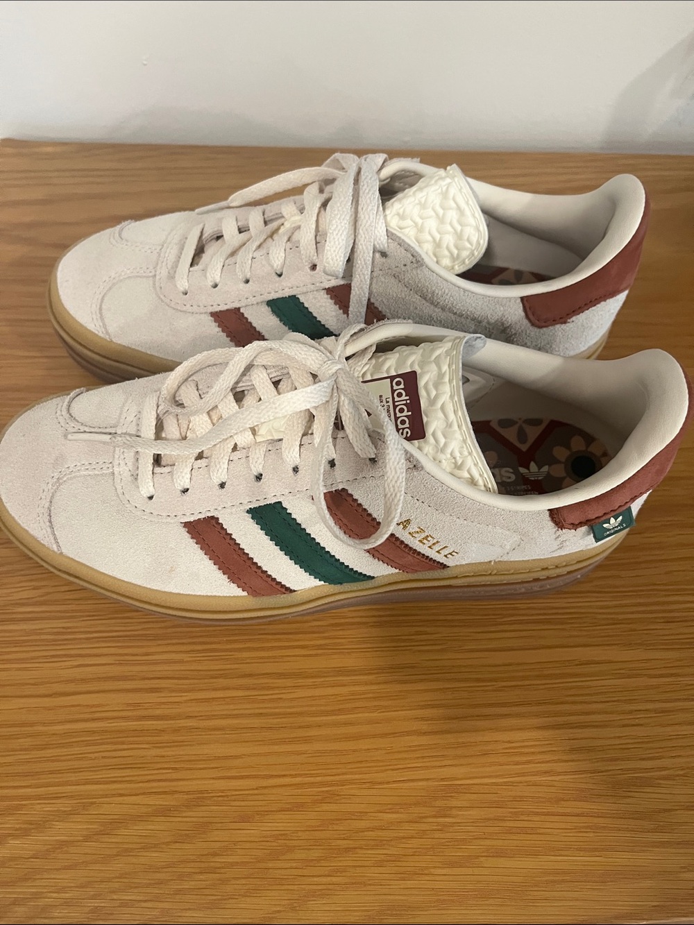 Adidas platform gazelle women’s size 6